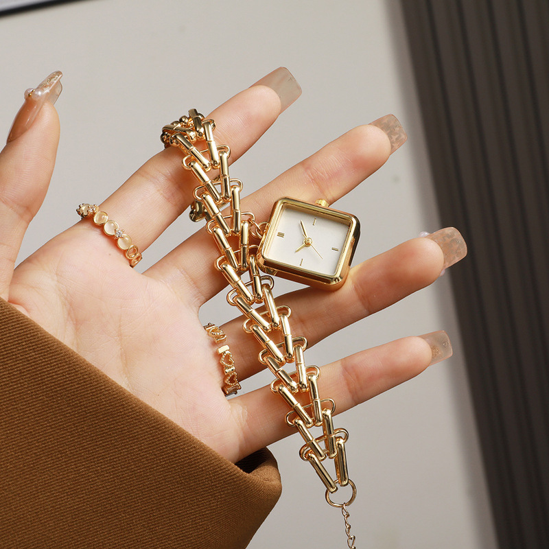 Women Quartz Watch Light Luxur - Watch Triangle Luxury 评论和价格