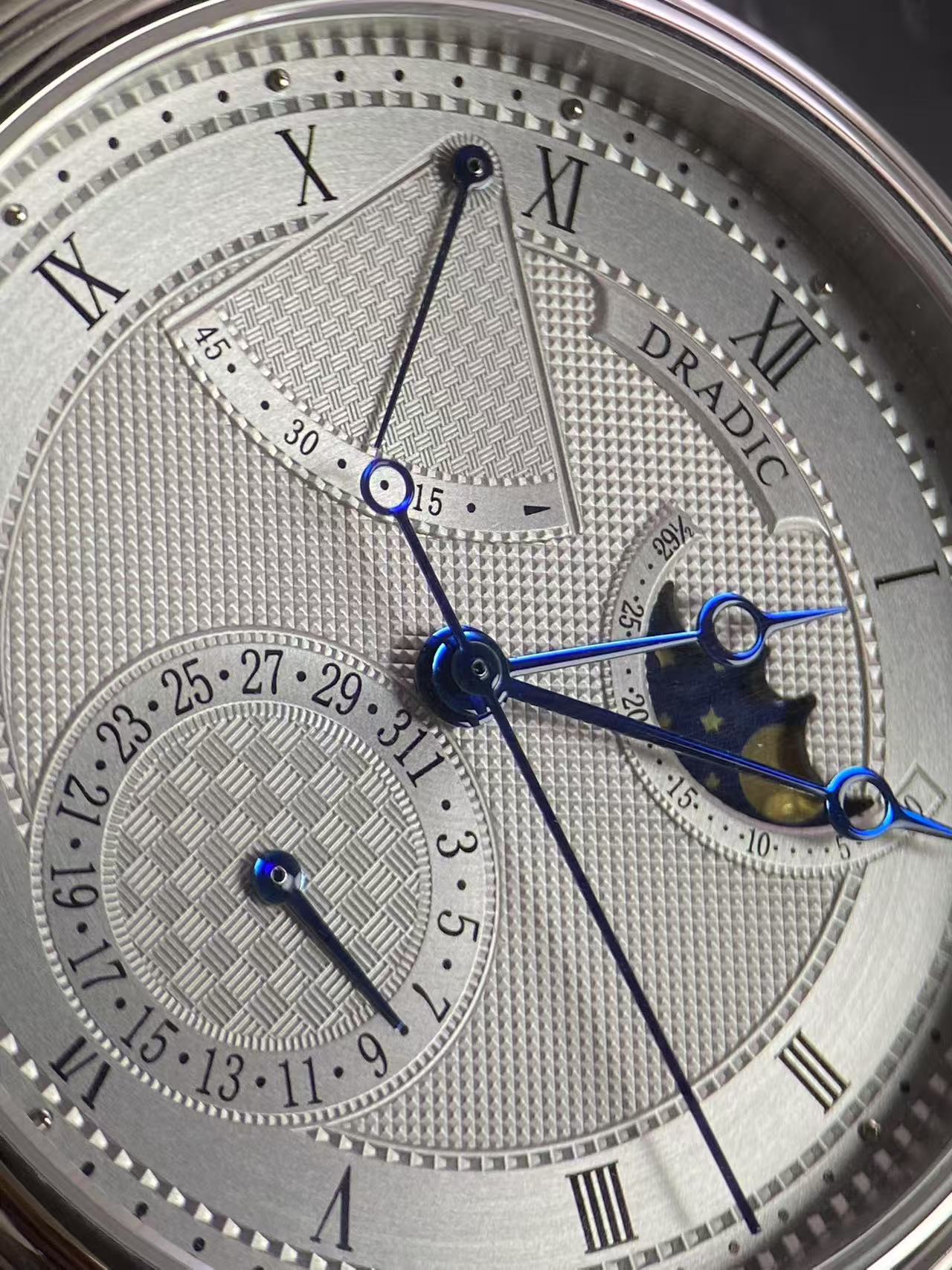 Luxury Moon Phase Power Reserv - Guilloché Dial Watch 评论和价格